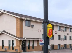 Super 8 by Wyndham Bismarck