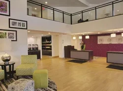 La Quinta Inn & Suites by Wyndham Detroit Metro Airport