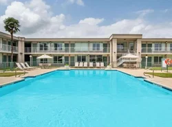 Days Inn by Wyndham Seguin TX