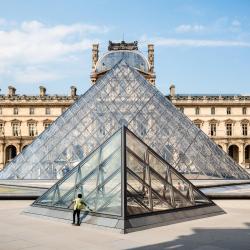Louvre Museum, Paris Accommodation Los Angeles