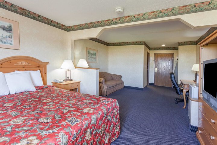 Days Inn & Suites By Wyndham Dundee - thumb 6