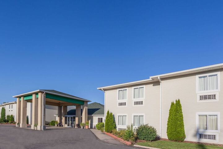 Days Inn & Suites By Wyndham Dundee - thumb 1