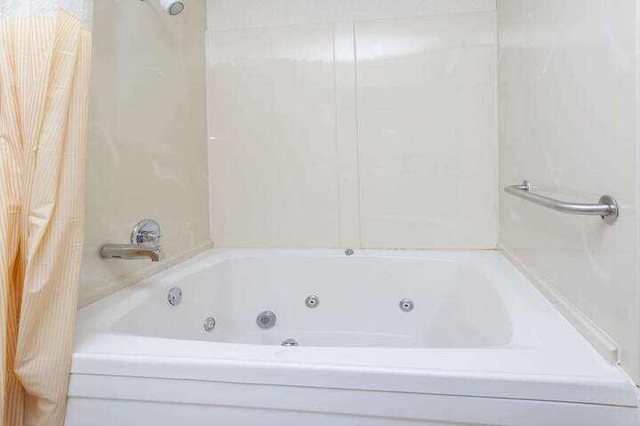 Days Inn & Suites By Wyndham Dundee - thumb 4