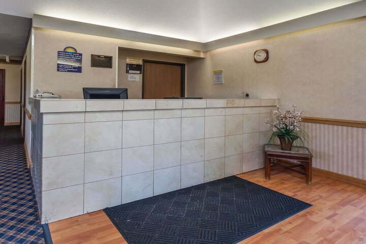 Days Inn & Suites By Wyndham Dundee - thumb 2