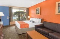 Howard Johnson Inn  Suites Columbus GA