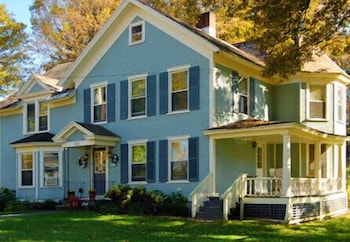 Sutton's Place - thumb 0