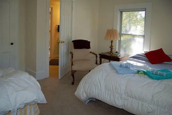 Sutton's Place - thumb 1