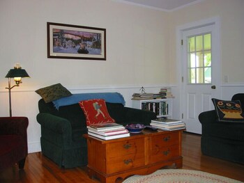 Sutton's Place - thumb 6