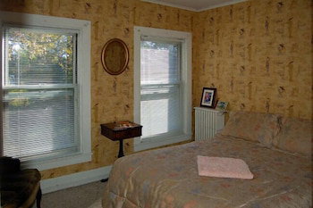 Sutton's Place - thumb 2