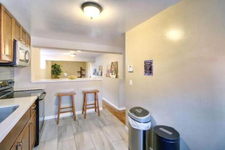 (R2P) Bay BnB Private Queen Room TV Wifi More! - thumb 3