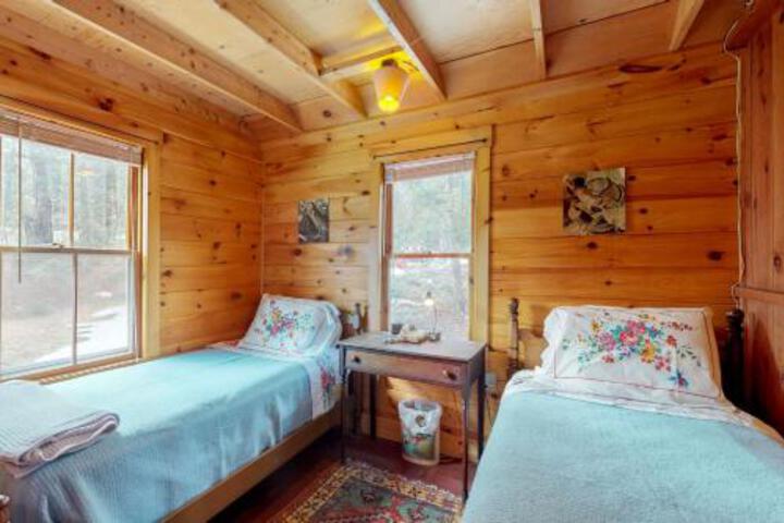 2 Bed 1 Bath Vacation Home In Greenville - thumb 1