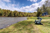 2 Bed 1 Bath Vacation home in Greenville