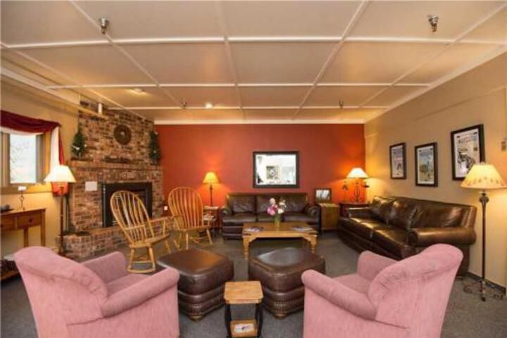 Hibernation House 107 Hotel Room - thumb 3