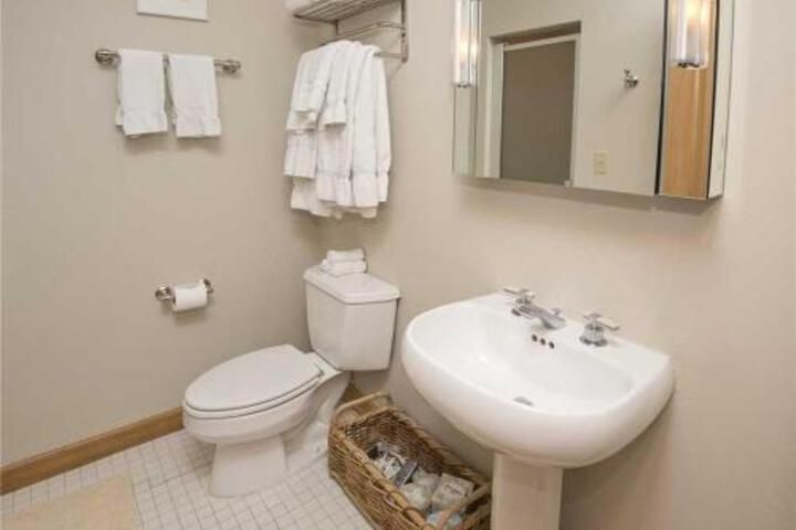 Highlands Westview 201 Condo - thumb 4