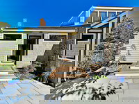 New Listing Wooded Haven W / Bay  Beach Access 4 Bedroom Home