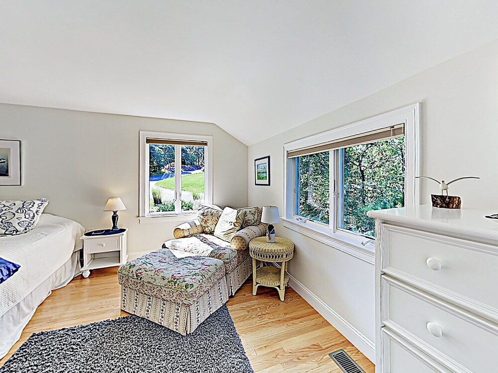 New Listing! Chic Chatham Gem Near Beach & Ferry 3 Bedroom Home - thumb 3