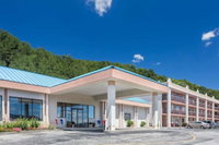 Howard Johnson Hotel  Conference Center by Wyndham Salem