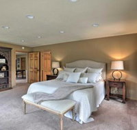 Stunning Evergreen Mountain Home on Private Stream - Accommodation Los Angeles