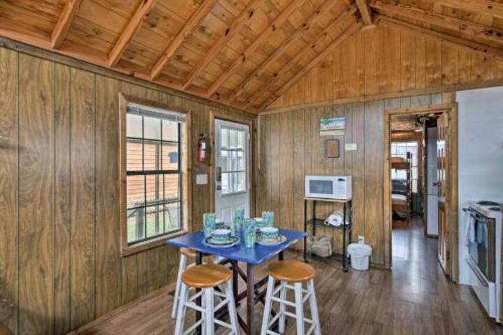â€˜Glades Havenâ€™ Cozy 1BR Everglades City Cabin - thumb 4