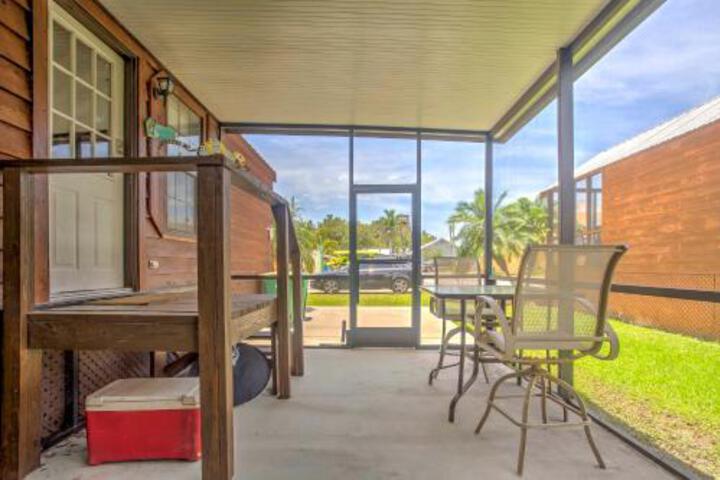 â€˜Glades Havenâ€™ Cozy 1BR Everglades City Cabin - thumb 3