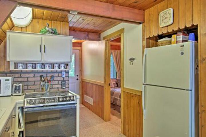 Lakefront Lake Pepin Cottage W / Deck Steps To Beach - thumb 6