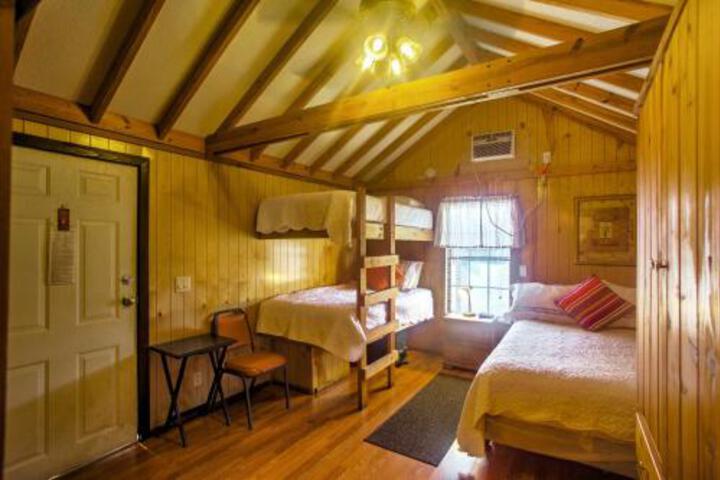 Cozy Everglades City Studio Cabin Steps To Bay! - thumb 5