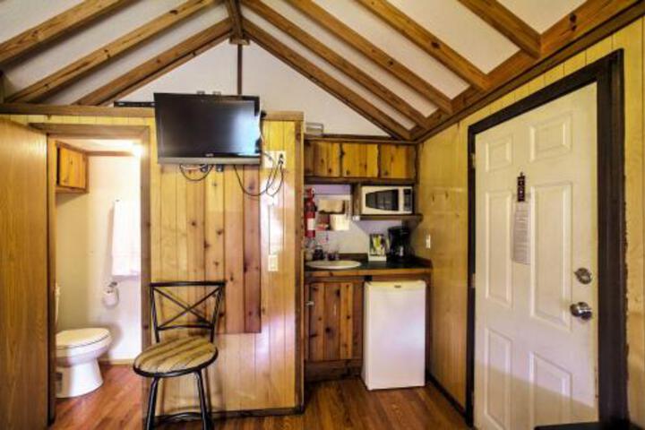 Cozy Everglades City Studio Cabin Steps To Bay! - thumb 6