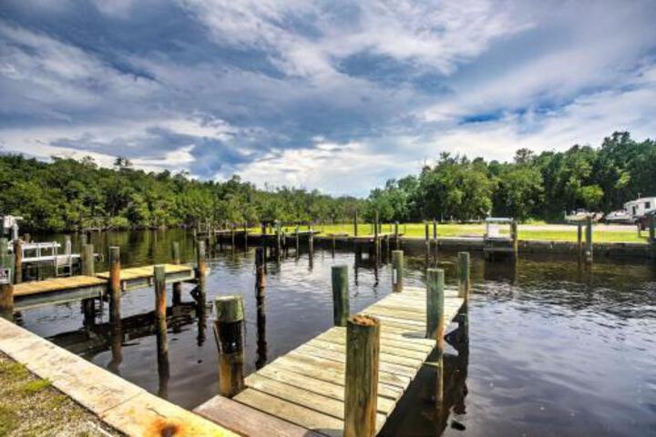 Cozy Everglades City Studio Cabin Steps To Bay! - thumb 0