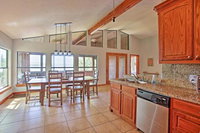 Waterfront Cedar Creek Lake House w / 4 Kayaks