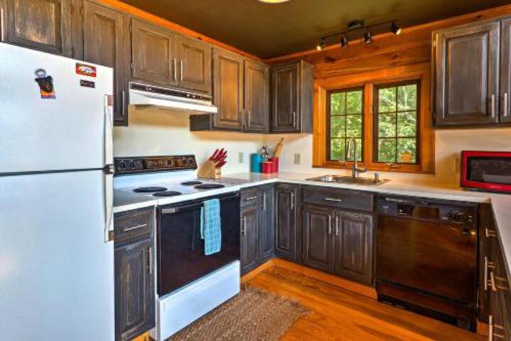NEW! Catskill Chalet Cabin Near Belleayre Resort! - thumb 3