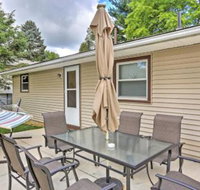 Lake Erie Apt w / Fire Pit 30 mi to Cedar Point - Accommodation Los Angeles