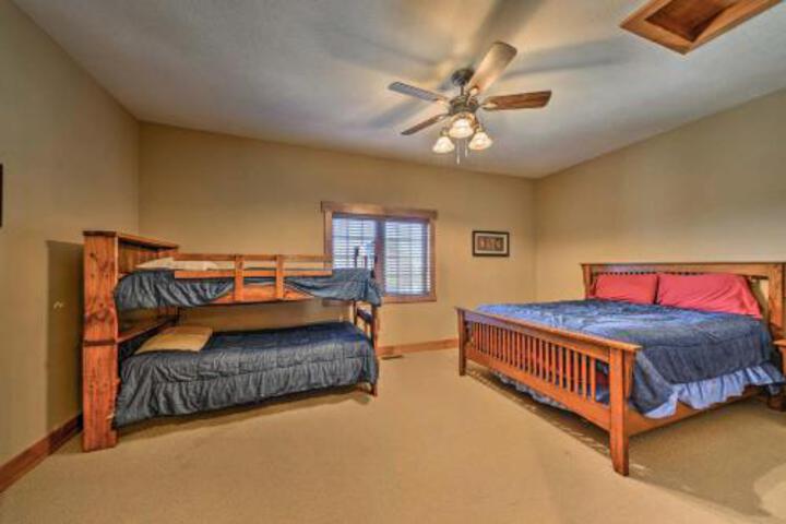 Cozy Southwind Seven Springs Home Ski In / Ski Out! - thumb 3