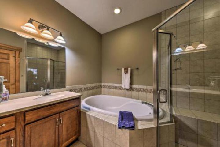 Cozy Southwind Seven Springs Home Ski In / Ski Out! - thumb 2