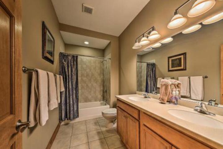 Cozy Southwind Seven Springs Home Ski In / Ski Out! - thumb 0