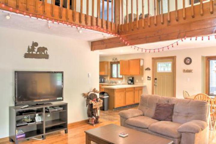 Charming Bushkill Home W / Large Deck & Pool Access! - thumb 3