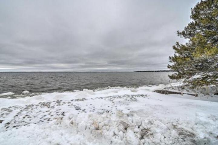 Pet Friendly Cottage Walk To Park & Houghton Lake - thumb 4