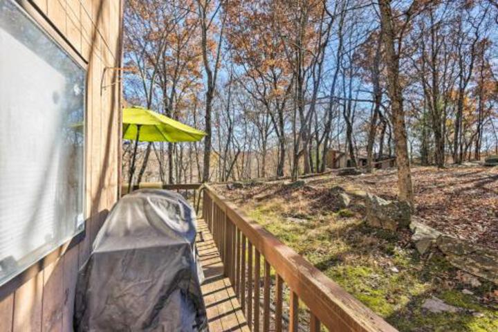 Poconos Home W / Fire Pit Hot Tub Deck & Grill! - thumb 3
