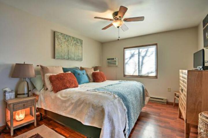 Poconos Home W / Fire Pit Hot Tub Deck & Grill! - thumb 1