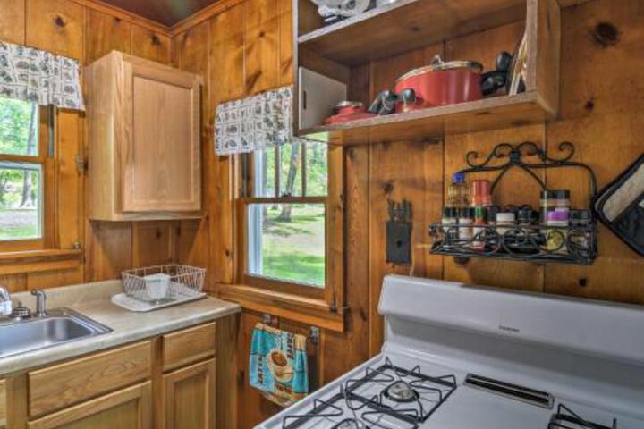 Cozy Carp Lake Cottage W / Dock 4 Kayaks & Fire Pit - thumb 5