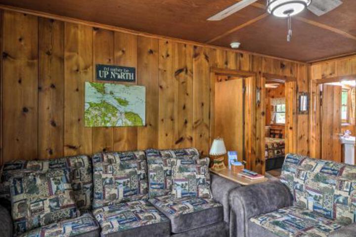 Cozy Carp Lake Cottage W / Dock 4 Kayaks & Fire Pit - thumb 1