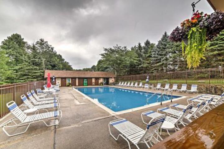 Condo W / Golf Spa & Shuttle To Seven Springs! - thumb 6