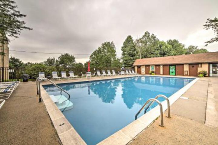 Condo W / Golf Spa & Shuttle To Seven Springs! - thumb 1
