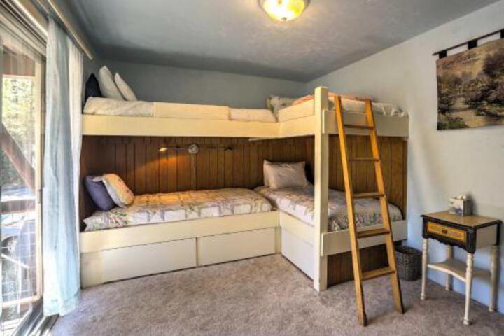 Gorgeous A Frame Cabin W / Deck 1 Mi To Lake Tahoe - thumb 2