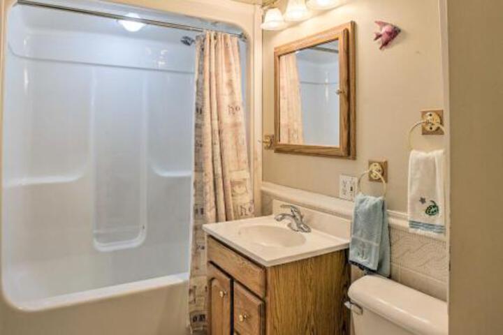 Prudenville Lakefront House With Yard & Private Dock - thumb 4