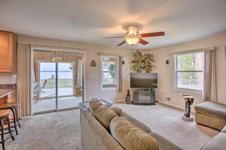 Prudenville Lakefront House With Yard & Private Dock - thumb 7