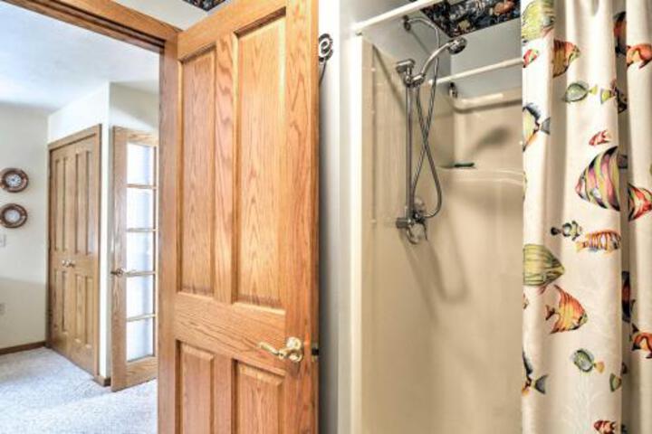 Cedar Cottage Private Beach On Lake Leelanau - thumb 5