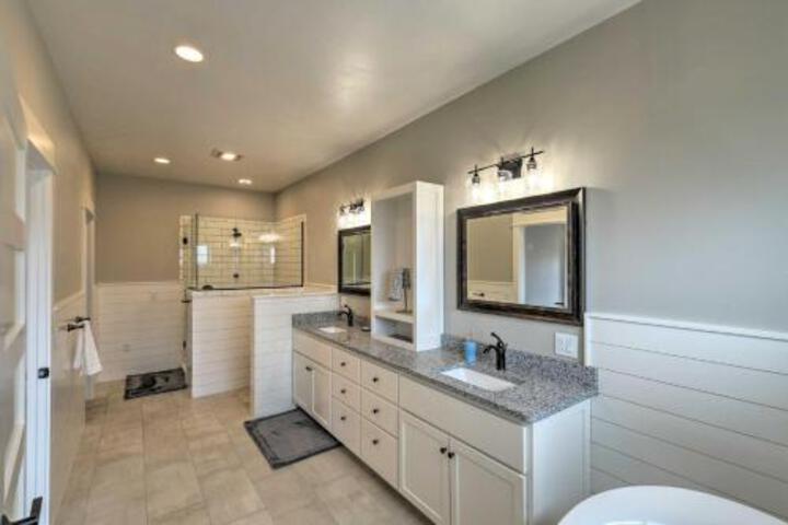 Cody Home 10 Min From Buffalo Bill Center! - thumb 7