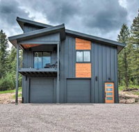 Modern Evergreen Cabin on 35 Acres with Views - Accommodation Los Angeles
