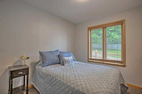 Cedar Home w / Fire Pit  Grill 3 Mi to Lakes