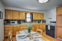 Cedar Home w / Deck  Grill Mins. to Lakes